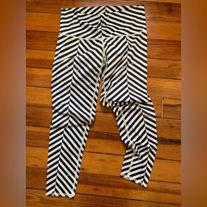 COPY - Teeki large striped yin yang leggings.  Rare.